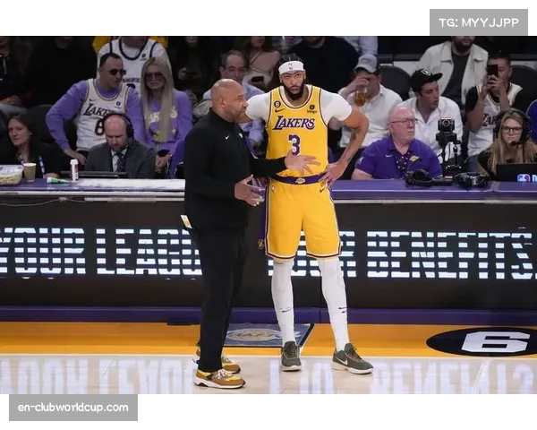 詹姆斯调整角色专注组织 湖人老将逐渐转向控场模式 詹姆斯调整角色专注组织 湖人老将逐渐转向控场模式